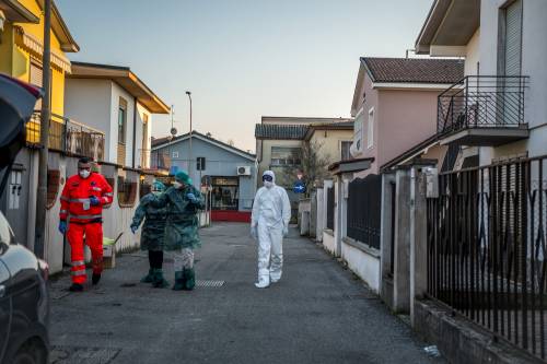 I Nas portano in ospedale i genitori del "paziente 1"