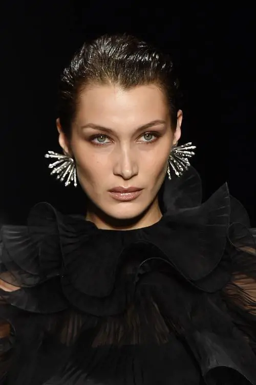 Bella Hadid, le immagini dalle passerelle