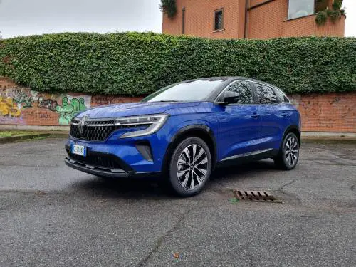 Le immagini della Renault Austral E-tech: guarda la gallery