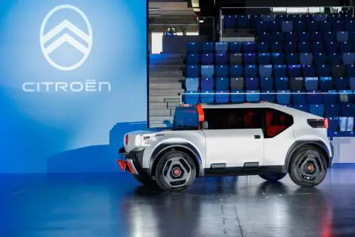 Citroen Oli, l'elettrica per tutti, batteria piccola ma tanta autonomia