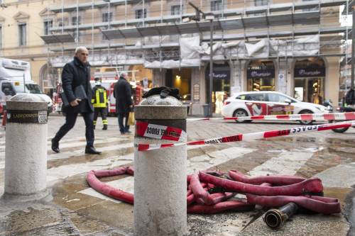 Palazzo in fiamme nel centro storico di Milano