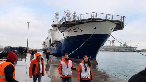 La Geo Barents sbarca ad Ancona: "Contro il diritto internazionale"