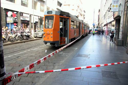 Urtata dal tram in centro Milano, paura per la 20enne