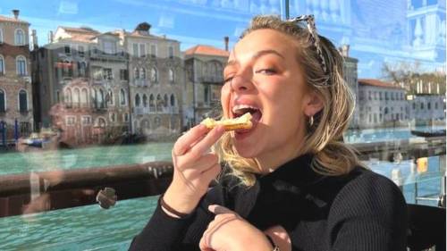 Pagarle il conto è sessista: l’assurda polemica dell’influencer