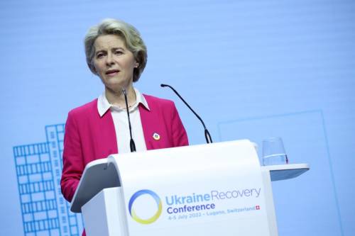 Ucraina, Von der Leyen detta la linea: “Kiev non deve vincere solo la guerra”