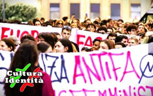 Qualcuno ci marcia. Eja eja trallalà