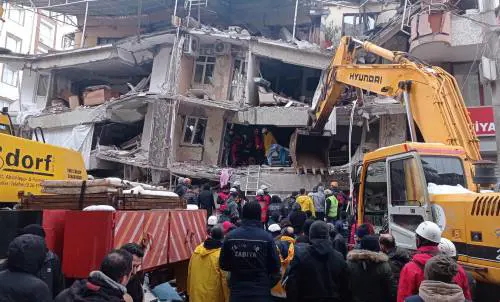 Terremoto al confine tra Turchia e Siria: le immagini del disastro