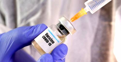 Pronto l’ok ai vaccini anti Omicron. “Ma i test sull’uomo non sono finiti”