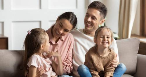 Genitore 1 e 2, tornano le parole più belle del mondo: "madre" e "padre"