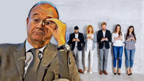 Il cellulare a scuola va proibito e basta