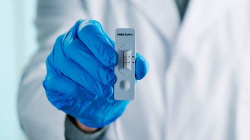 Green pass e quarantena, Meloni ‘cestina’ Speranza: come cambiano le regole