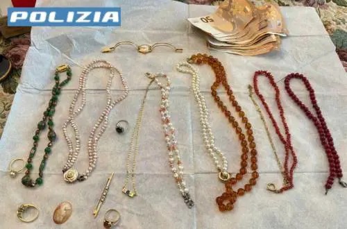 Banda truffava i nonni: 5 falsi agenti in manette