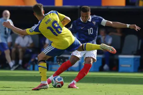 Questa Francia fa paura: 3-0 senza storia alla Svezia. Mbappé raggiunge Messi