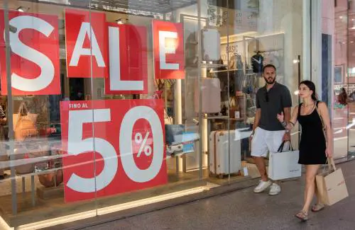 Da Largo Cairoli a Buenos Aires: in 196mila a fare shopping