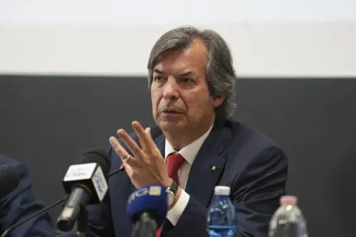 Nasce Super Intesa ora anche l'Italia avrà una banca da 2.000 miliardi