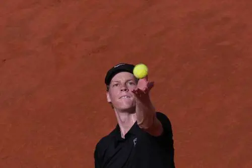 Calvario Musetti, niente Roland Garros. Oggi è il Sinner-day