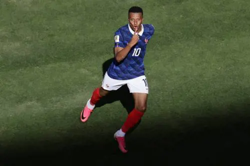 Prima il torpore poi è Mbappé-show. La Francia spaventa già il Mondiale