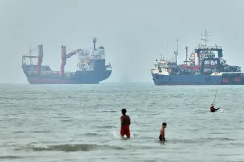 Il pressing di Iran e Oman per Hormuz a pagamento