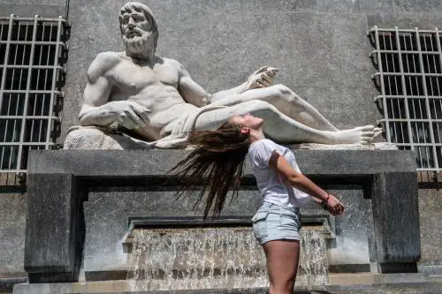 "Giorgia, fa caldo..."