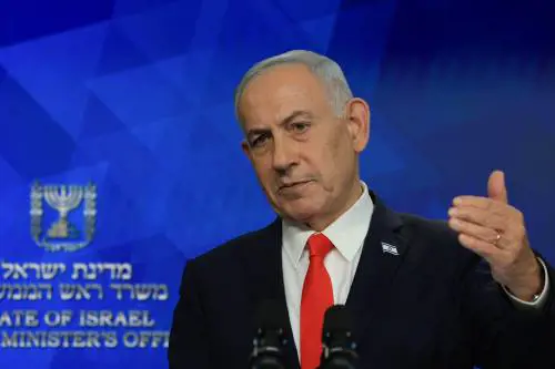 Assediato dai nemici e mollato da Trump. Bibi: "Vinco ancora"