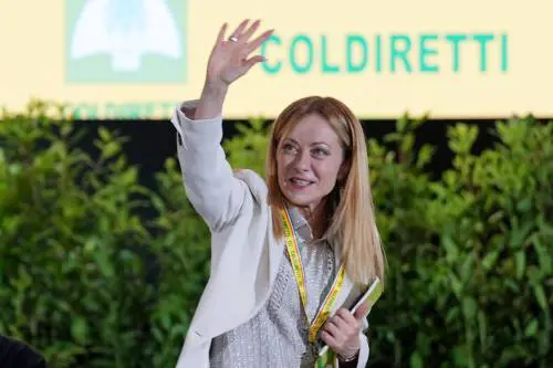 Meloni sbugiarda i green da salotto. "L'agricoltura non è devastazione"