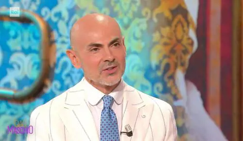 Enzo Miccio a Ciao Maschio: "Mio padre? Nella pratica piuttosto assente. Mi è mancata una sua carezza"