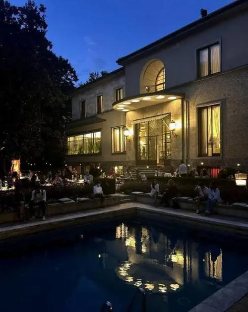 Aperitivi al tramonto con musica dal vivo e visite guidate alla mostra su Portaluppi