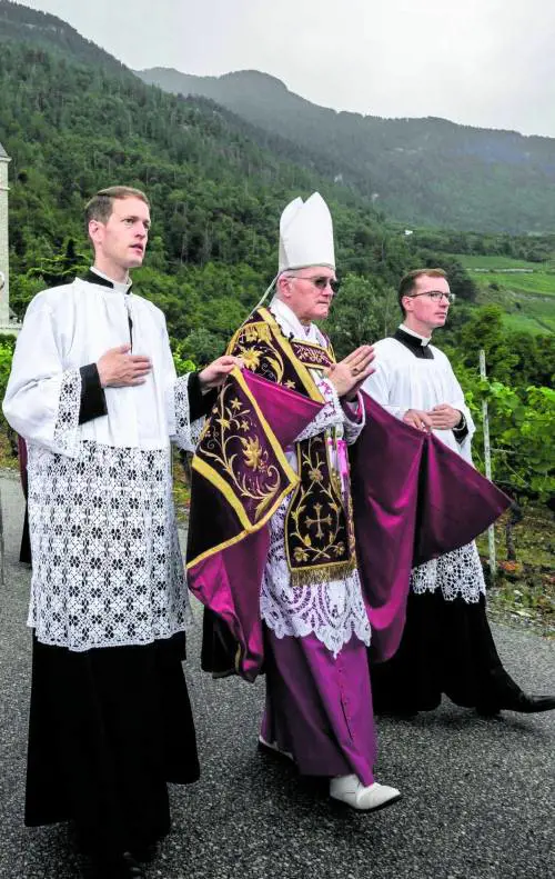 Il latino, i paramenti e l'ecumenismo: il rifiuto della Chiesa troppo "modernista"
