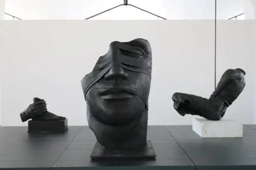 Gorgoni, miti e luce. Il museo Mitoraj dedicato alla scultura tra mare e marmi