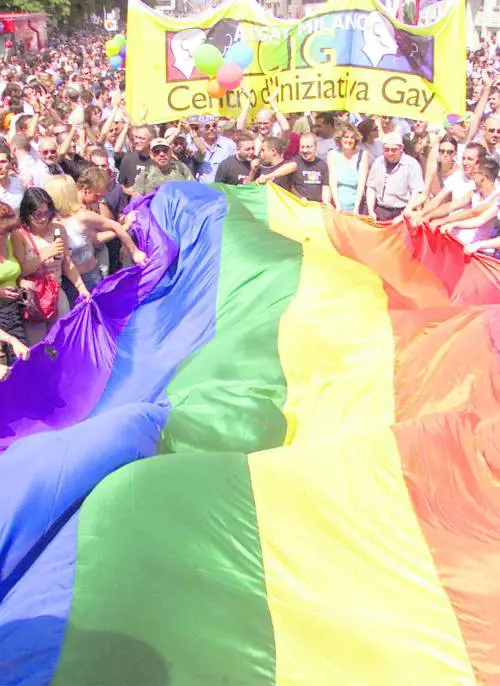 FI, il pride dei giovani. "Tutti hanno diritto a una famiglia Lgbt"