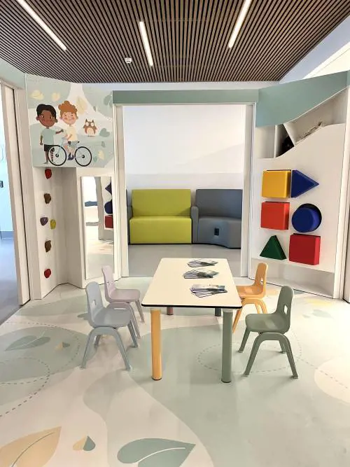 Playground trasforma l'attesa in gioco. Una sala accogliente per i bambini in cura