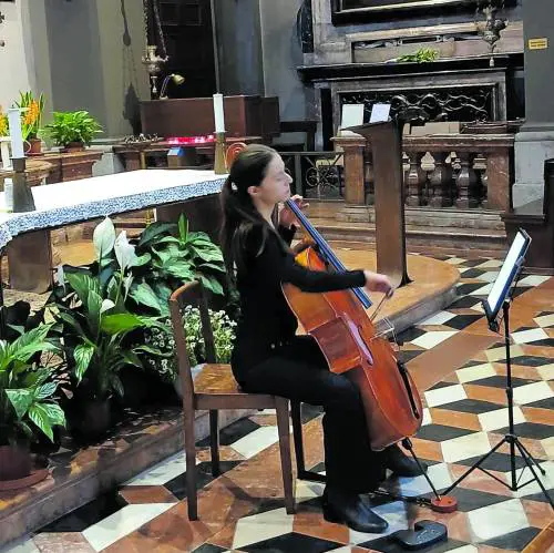 Via ai concerti aperti in pausa pranzo. Il prete: "Sarà una chiesa per gli artisti"