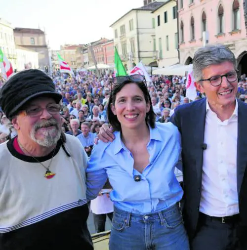 Imbarazzo nel Pd, Martella fa parlare solo il portavoce: "Pagano le tasse..."
