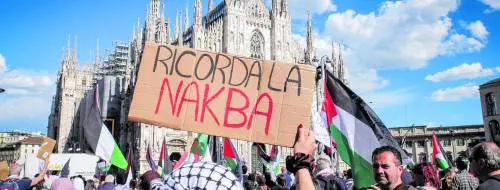 I pro Pal fanno finta di nulla: insulti e cori pro Hezbollah