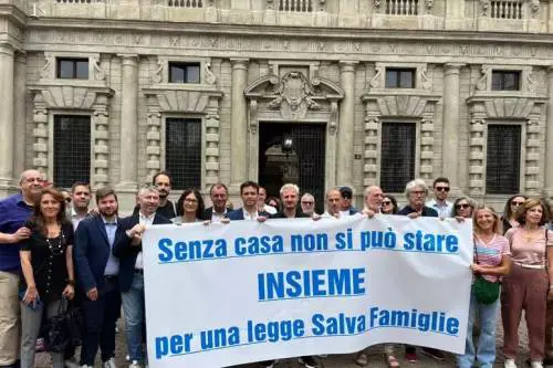 Sala alle famiglie sospese: "Ok a tavolo con procura e costruttori"
