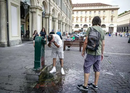  “Altri 10 giorni di gran caldo”: bollino rosso in 16 città mercoledì, saranno 17 giovedì