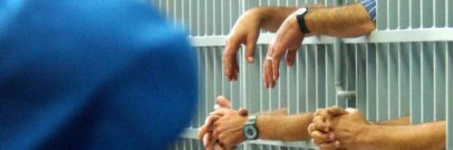 Venezia, magrebino aggredisce agente in carcere con uno sgabello