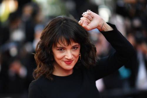 Asia Argento al Maurizio Costanzo Show: "Dell’amore chi si fida più?"