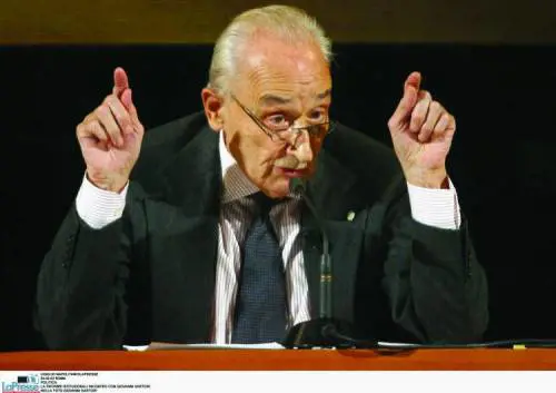 La Cassazione: «Via i nomi dalle sentenze»