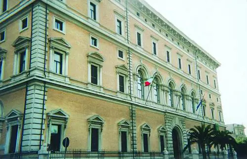 Berlusconi all’Ue: senza fondi al Sud veto sul bilancio