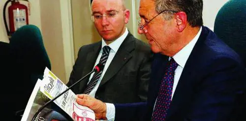 Berlusconi «scippa» Grillo e lancia il gruppo unico alle Camere