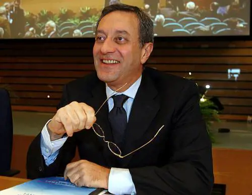 Andava rinviato anche il processo