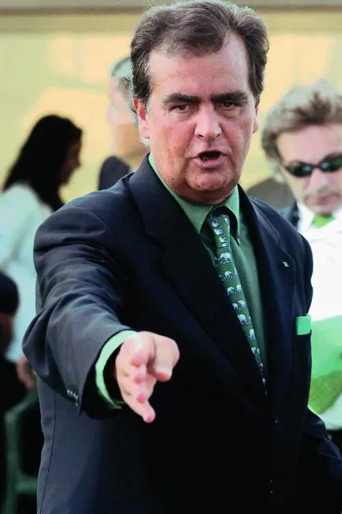 Sale il greggio, scende l’oro