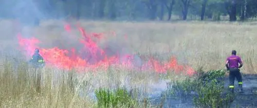 La Casa corsara,  una grande nave sospesa nellaria