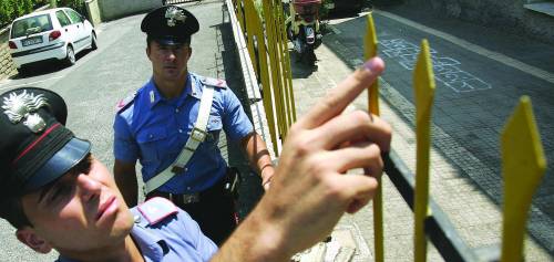 Finto operaio deruba anziana di contanti e preziosi