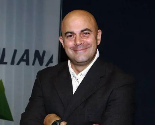 Crozza ci mette del suo per far ridere col «Barbiere»