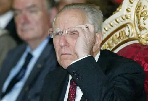 Grattacieli e bidonville le due facce del gigante