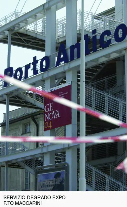 In funivia sorvolando il porto e la città antica