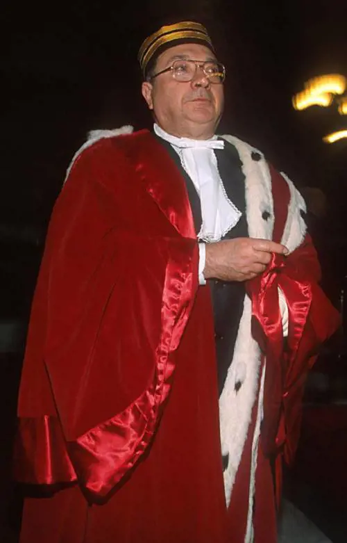 Bomba a Istanbul: 2 morti e 5 feriti Terrore nella notte