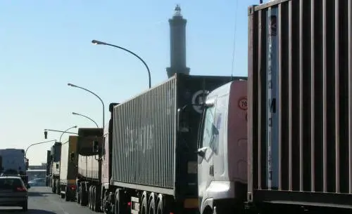 Terrorismo, accesso in porto solo dichiarando peso e altezza